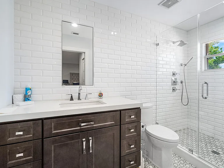 2404 NW 67th St — Photo 34