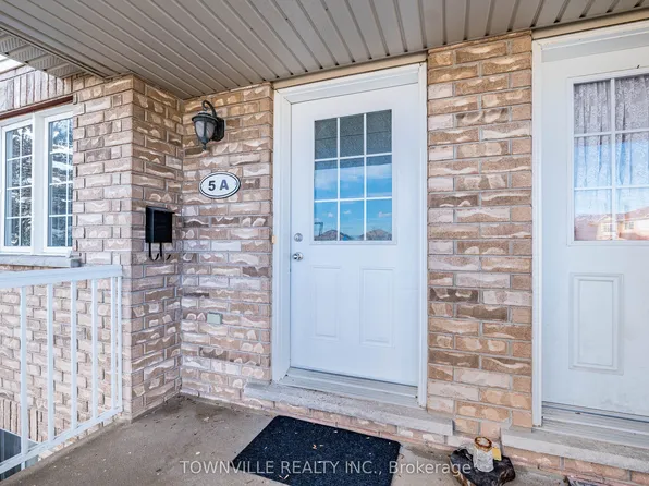 50 Howe Dr #5A, Kitchener, ON N2E 0A3