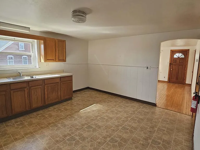 100 E 3rd St #3 — Photo 5