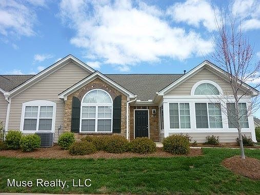 1st image of 245 Lone Oak Cir