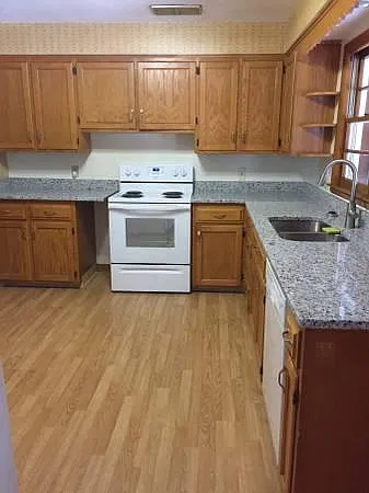 4457 Hillcrest Dr — Photo 2