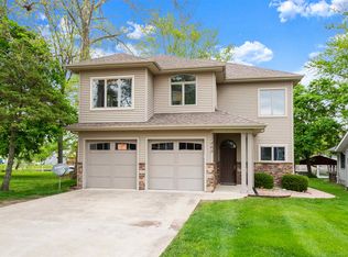 11468 N Ogden Point Rd, Syracuse, IN 46567