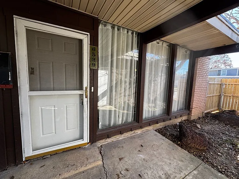 6329 Walraven Cir #6329 — Photo 4
