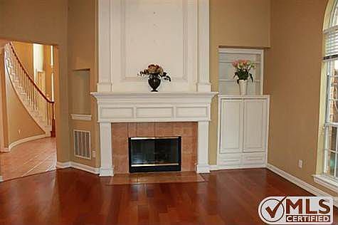 4th image of 3732 Southport Dr