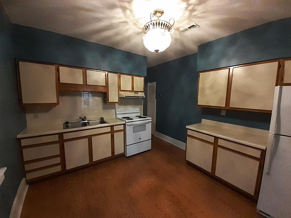 2nd image of 1306 Anthony St APT 1