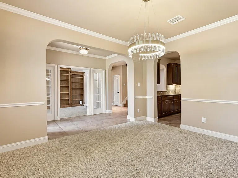 627 Seymour Dr — Photo 6