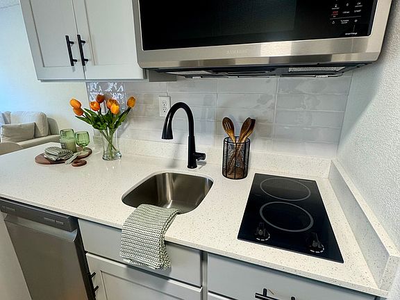 2nd image of 25 Connector Rd #213