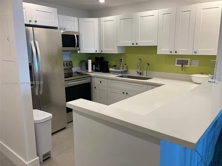 2301 Collins Ave #614 — Photo 5