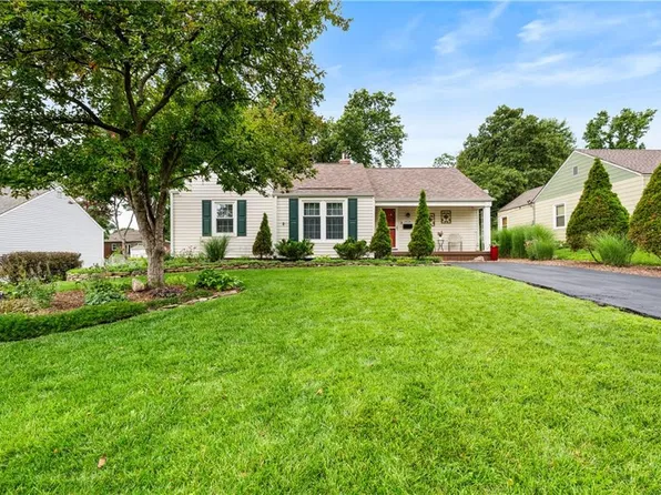 5824 Floyd St, Overland Park, KS 66202