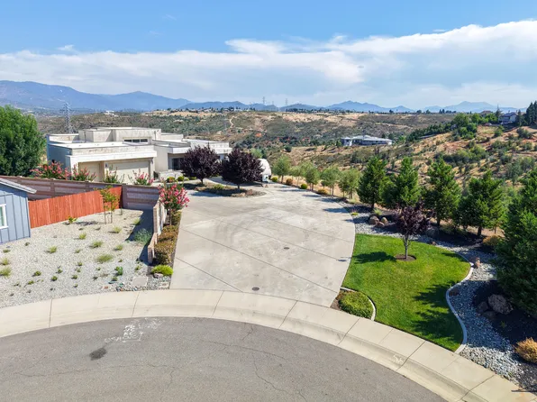 4013 Acadia Pl, Redding, CA 96001