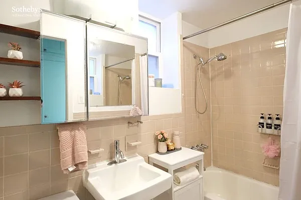 Rented by Sotheby's International Realty | media 13