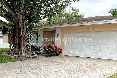 941 SW 75th Ter Photo 1