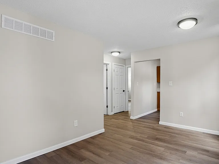 1225 E Lewis St — Photo 14