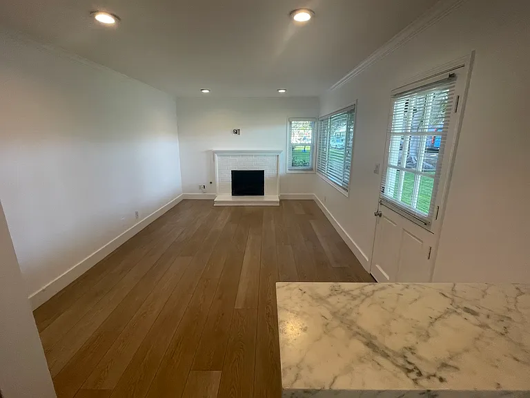 1604 Clay St #1604 — Photo 4