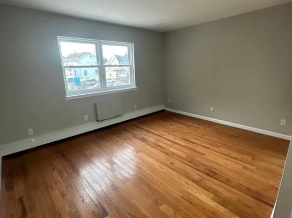 402 Olive St, Bridgeport, CT