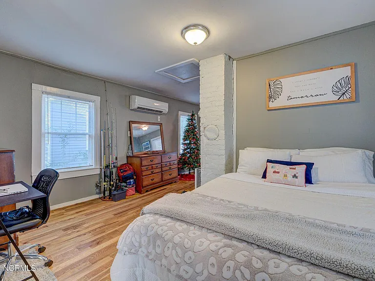 312 Queen St — Photo 16