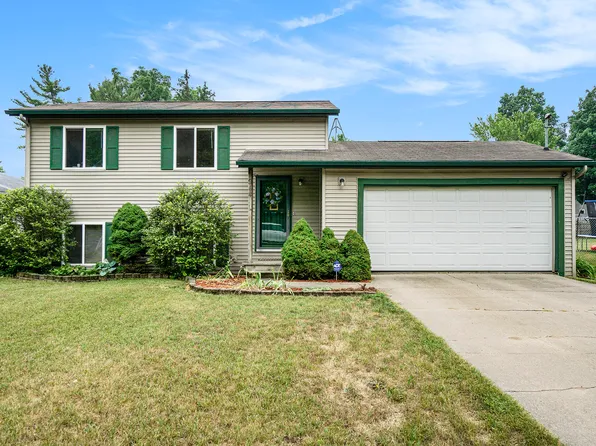 914 Elm St, Paw Paw, MI 49079