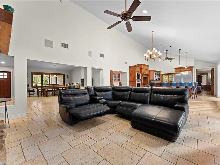 840 Jung Blvd W — Photo 13