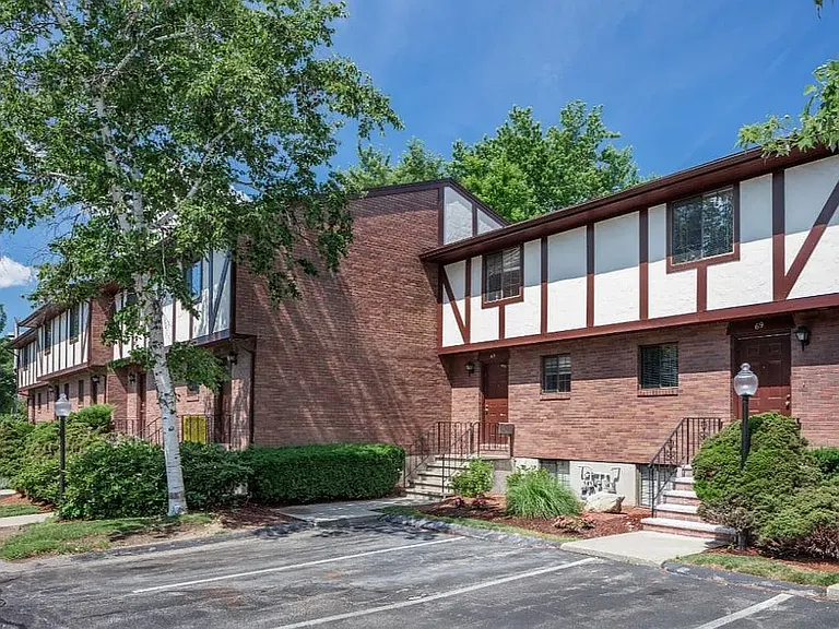 Tudor Glen Village — Photo 12