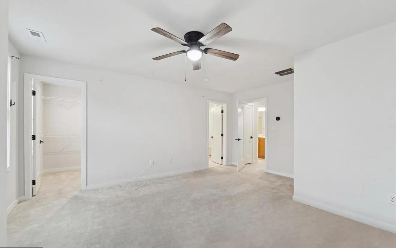3 bed, 1716 sqft, $3,900 — Photo 4