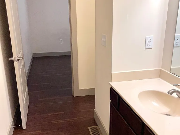 631 N College Ave — Photo 23