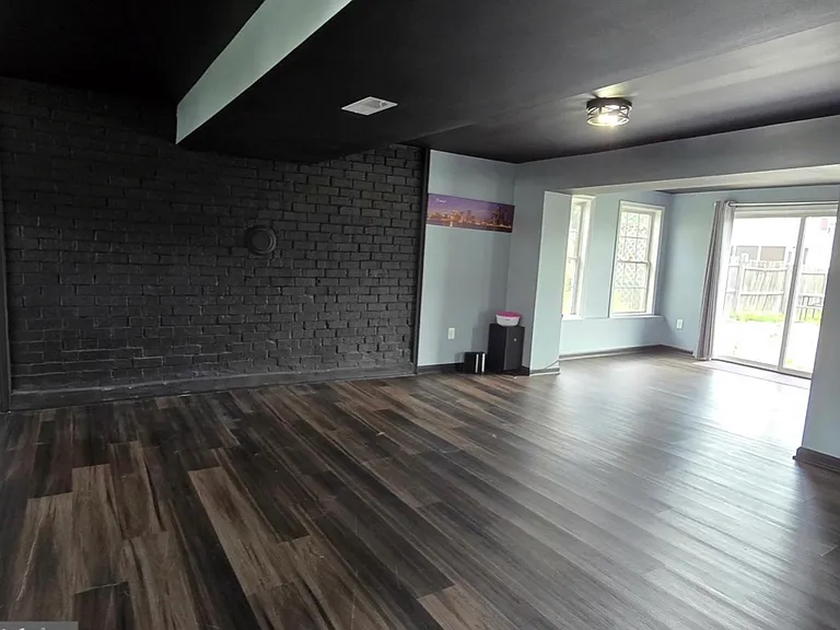 7513 Saffron Ct — Photo 36