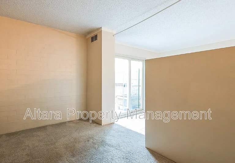 2880 S Locust St #N100 — Photo 7