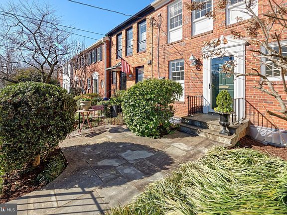 3rd image of 823 S Fairfax St