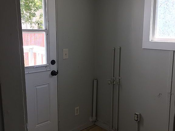 5th image of 1935 Burwell St