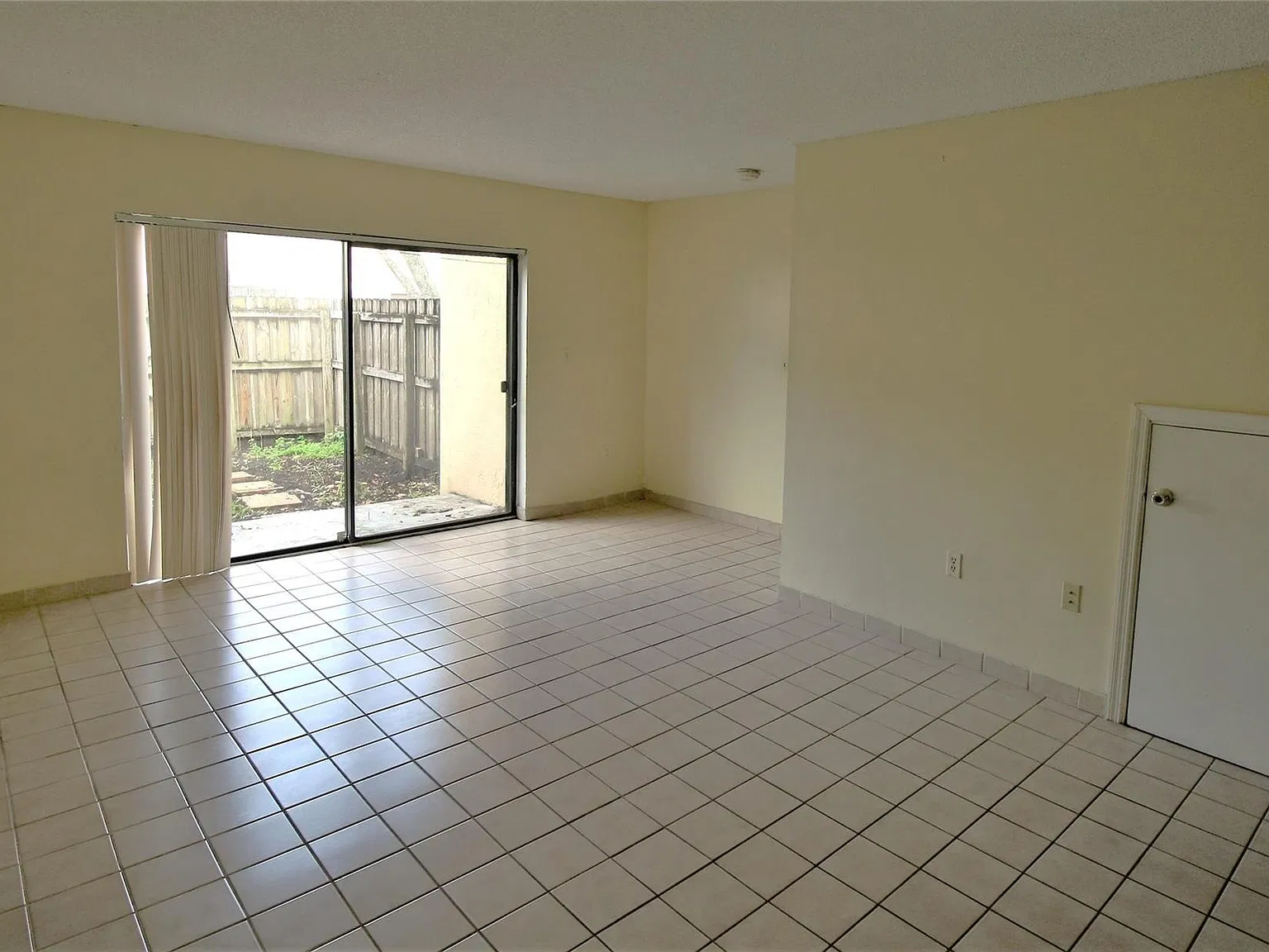 2 bed, 2.5 bath, 1113 sqft, $2,300 — Photo 4