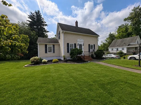 422 Main St, Groveland, MA 01834