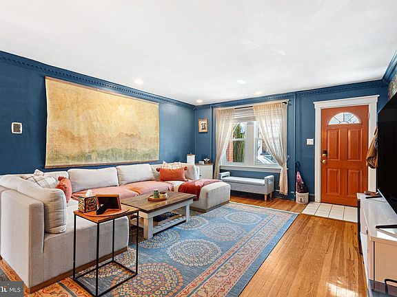 4th image of 472 Markle St