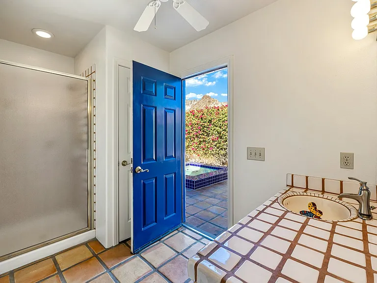 53180 Avenue Madero — Photo 27