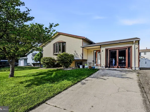 34 Robert Oakes Dr, Newark, DE 19713