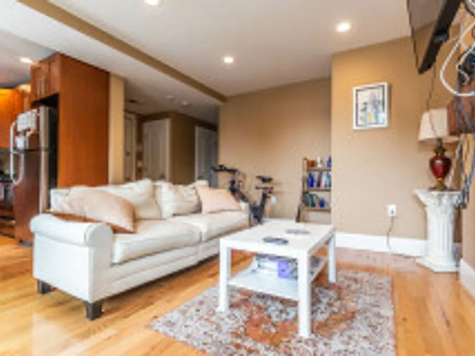 32 Linden St