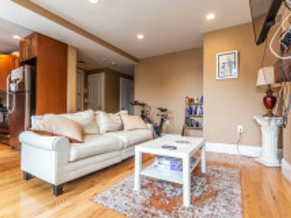 32 Linden St