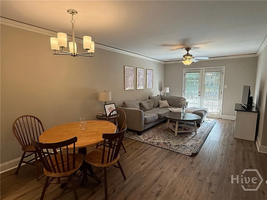 1055 Baxter St — Photo 3