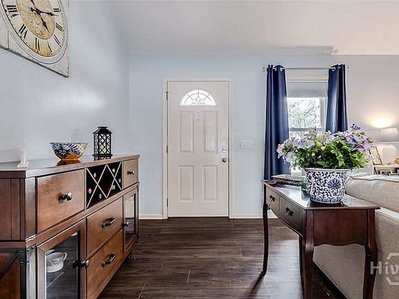 5th image of 107 Acorn Street