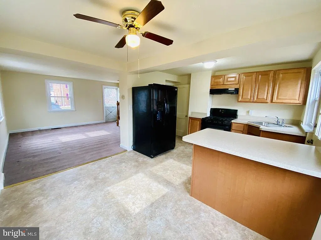 2 bed, 1.0 bath, 975 sqft, $1,725 — Photo 4