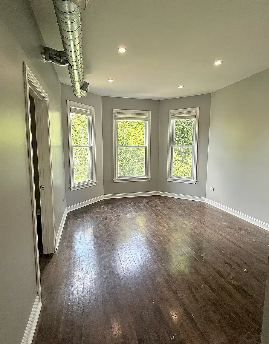2923 N Wisner Ave — Photo 3