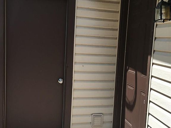 3rd image of 6111 Queensboro Dr APT B