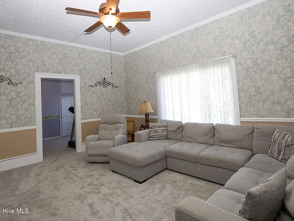 3rd image of 307 N Green Street