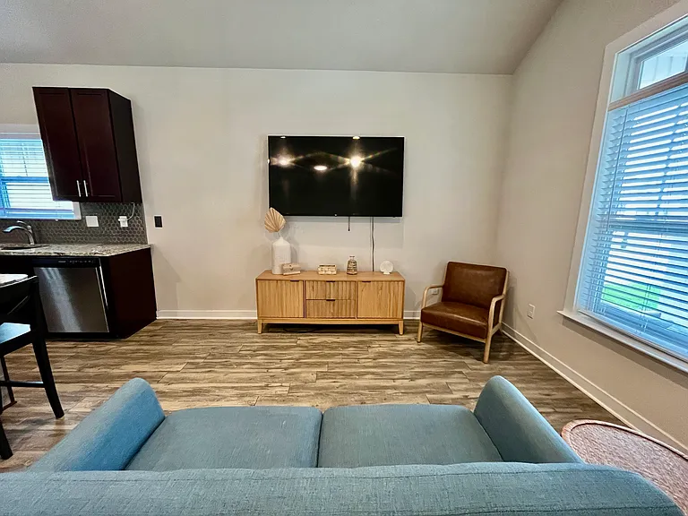 1113 W Government St — Photo 5