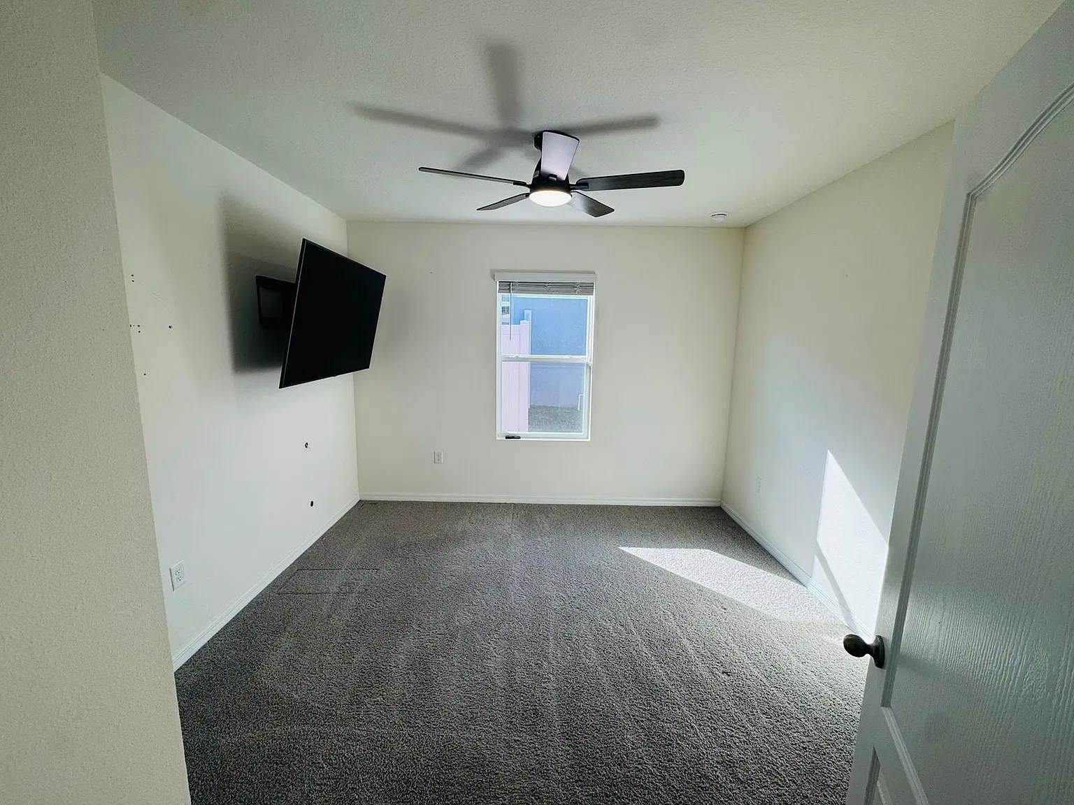 4 bed, 1815 sqft, $2,400 — Photo 4