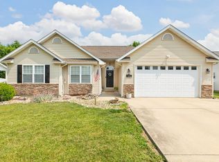 323 E Donnewald St, Worden, IL 62097