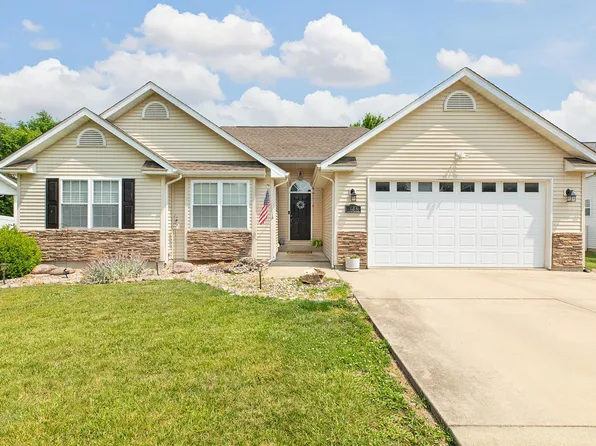 323 E Donnewald St, Worden, IL 62097