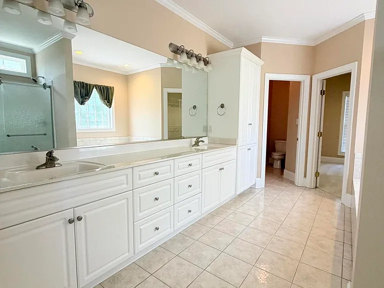 1605 Jamestown Ave — Photo 16