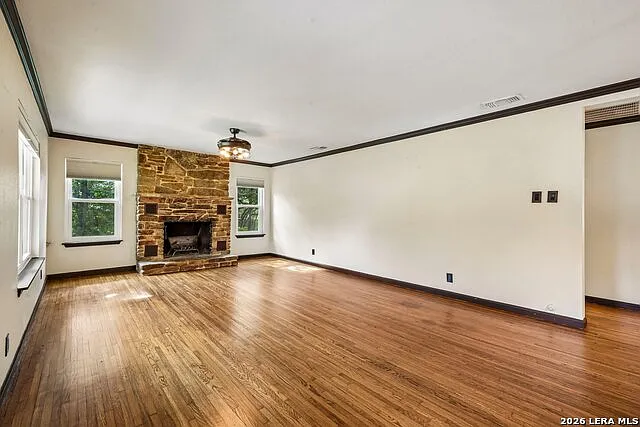 3 bed, 3.0 bath, 1996 sqft, $2,500 — Photo 4