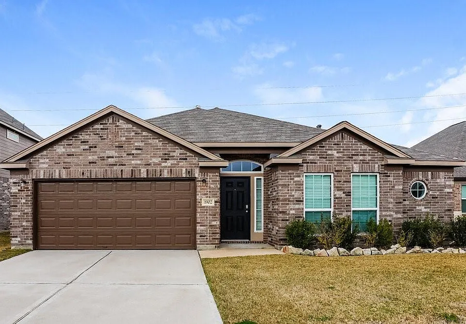 1902 Walnut Green Cir