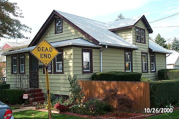 1st image of 425 Pine Pl
